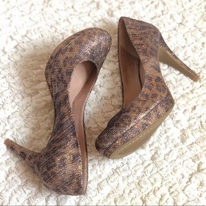 Vince Camuto New Pump Leopard closed toe Size 6